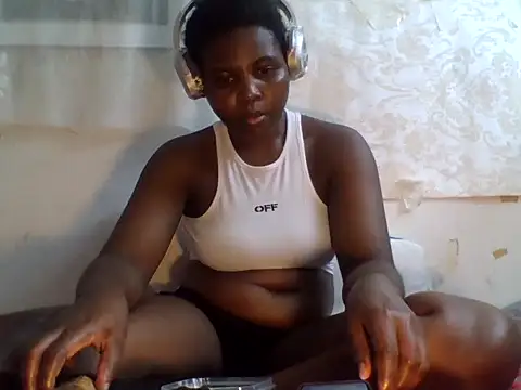 queenzuena online show from 07.14.26