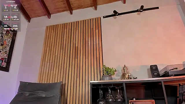 Snapshot of honeyhot69__ chatting on 02.24.26 honeyhot69 online show from 02.24.26