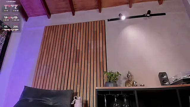 Snapshot of honeyhot69__ chatting on 02.25.26 honeyhot69 online show from 02.25.26