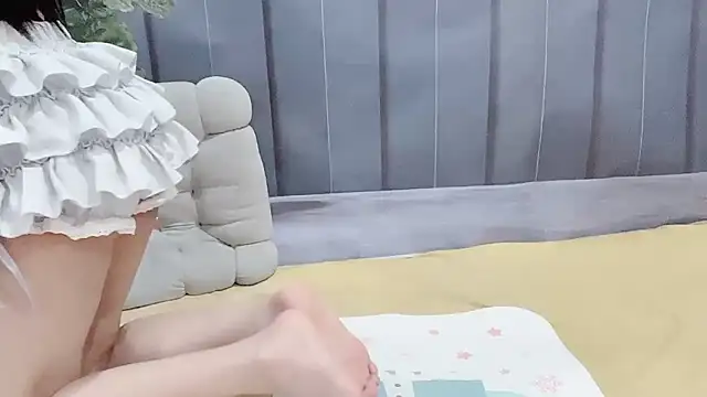 Snapshot of Sarah-ery chatting on 03.05.25 Sarah-ery online show from 03.05.25