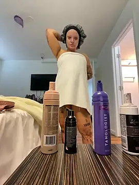 Snapshot of tatted-bitty chatting on 10.03.25 tatted-bitty online show from 10.03.25