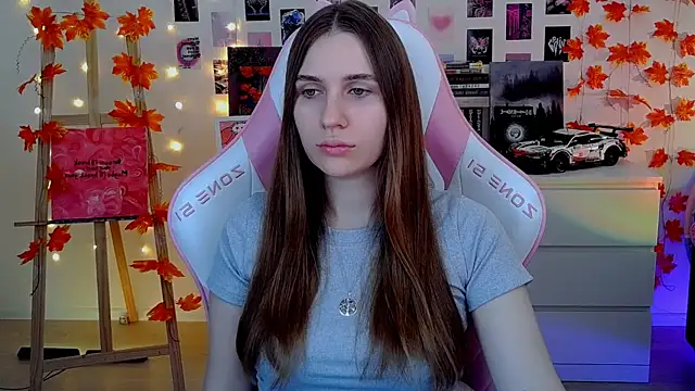 Snapshot of AliceCharmy chatting on 11.16.25 AliceCharmy online show from 11.16.25