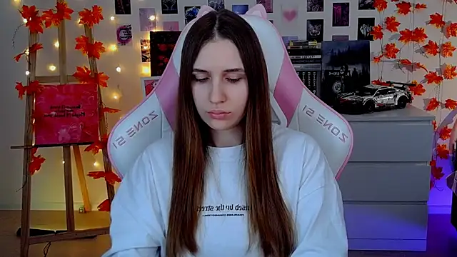 Snapshot of AliceCharmy chatting on 11.22.25 AliceCharmy online show from 11.22.25