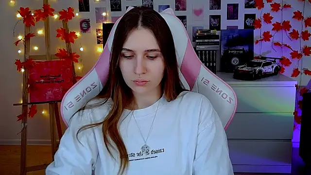 Snapshot of AliceCharmy chatting on 11.28.25 AliceCharmy online show from 11.28.25