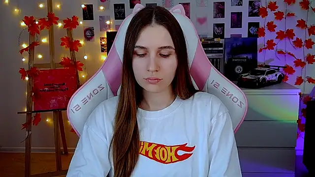 Snapshot of AliceCharmy chatting on 11.29.25 AliceCharmy online show from 11.29.25