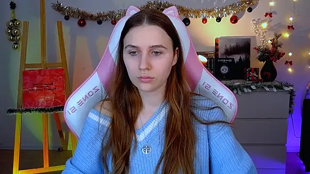 Snapshot of AliceCharmy chatting on 12.16.25 AliceCharmy online show from 12.16.25