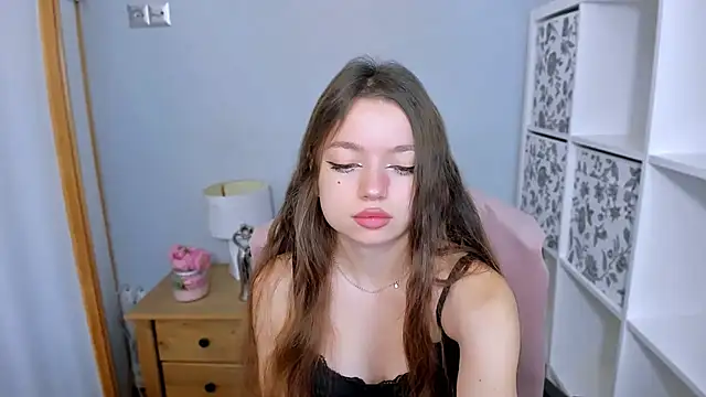 GraceLips online show from 10.31.25