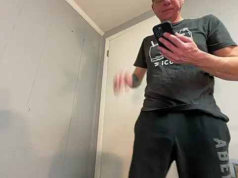 Snapshot of mouser21212 chatting on 01.06.25 mouser21212 online show from 01.06.25