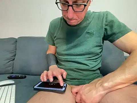 Snapshot of mouser21212 chatting on 01.07.25 mouser21212 online show from 01.07.25