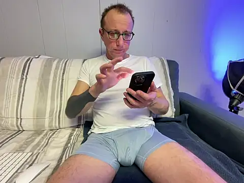 Snapshot of mouser21212 chatting on 01.18.25 mouser21212 online show from 01.18.25