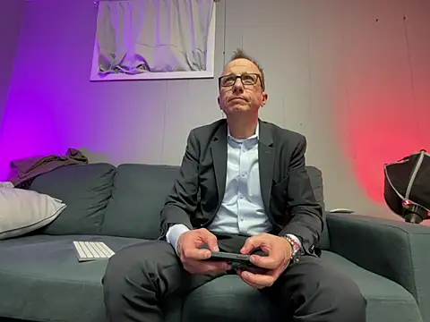 Snapshot of mouser21212 chatting on 01.31.25 mouser21212 online show from 01.31.25