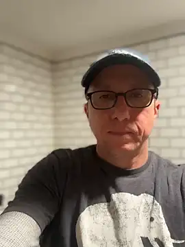 Snapshot of mouser21212 chatting on 02.21.25 mouser21212 online show from 02.21.25