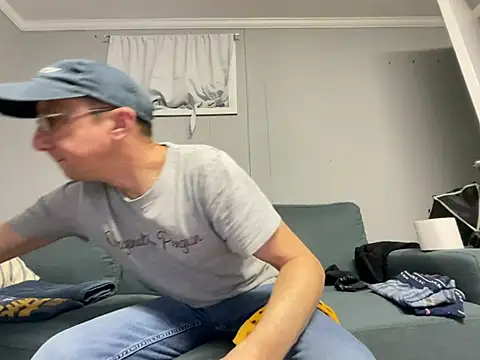 Snapshot of mouser21212 chatting on 02.27.25 mouser21212 online show from 02.27.25