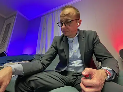 Snapshot of mouser21212 chatting on 03.12.25 mouser21212 online show from 03.12.25