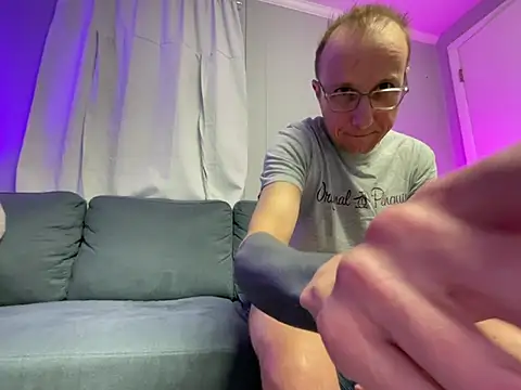 Snapshot of mouser21212 chatting on 03.21.25 mouser21212 online show from 03.21.25