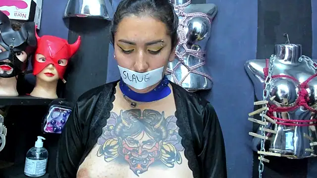 LucyStrike  online show from 03.04.25