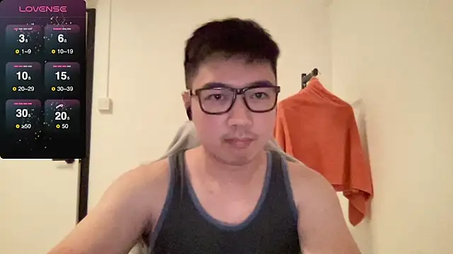 Snapshot of christopherlonger chatting on 03.11.25 christopherlonger online show from 03.11.25