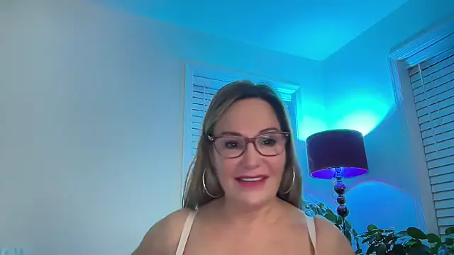 Snapshot of Milf_Goddess chatting on 12.21.25 Milf Goddess online show from 12.21.25