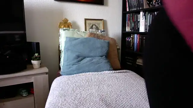 Luccreccia  online show from 10.23.25