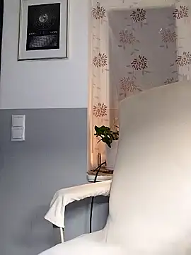 Snapshot of Loona-Lexxington chatting on 12.19.24 Loona-Lexxington online show from 12.19.24