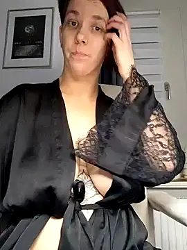 Snapshot of Loona-Lexxington chatting on 02.05.25 Loona-Lexxington online show from 02.05.25