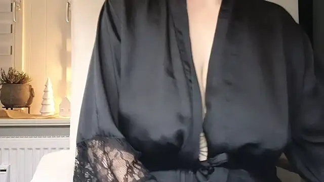 Snapshot of Loona-Lexxington chatting on 03.06.25 Loona-Lexxington online show from 03.06.25