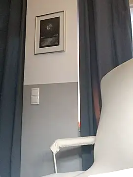 Snapshot of Loona-Lexxington chatting on 10.07.25 Loona-Lexxington online show from 10.07.25