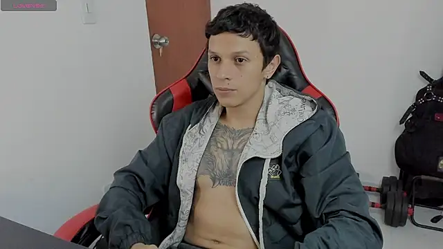 Snapshot of davebrow chatting on 10.05.25 davebrow online show from 10.05.25