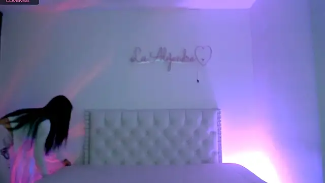 Snapshot of alee_lenoxx chatting on 10.28.25 alee lenoxx online show from 10.28.25