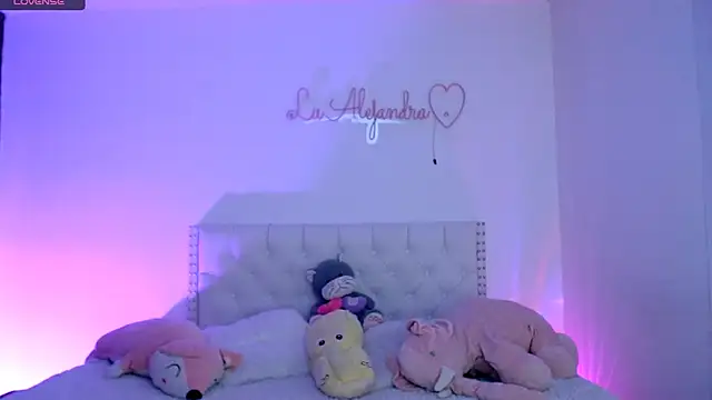 Snapshot of alee_lenoxx chatting on 11.24.25 alee lenoxx online show from 11.24.25