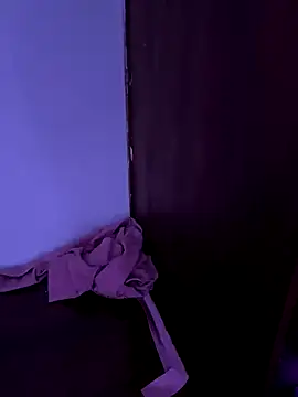 Snapshot of alee_lenoxx chatting on 12.16.25 alee lenoxx online show from 12.16.25