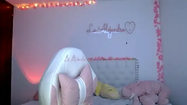 Snapshot of alee_lenoxx chatting on 07.07.26 alee lenoxx online show from 07.07.26