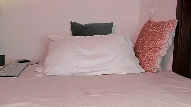 alyjonesoficiall online show from 12.12.24