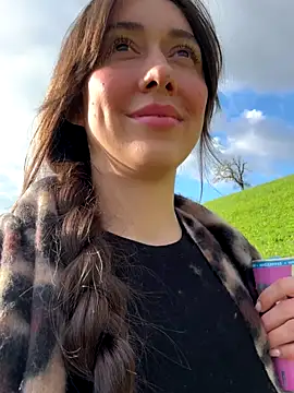 emiliasommer online show from 10.16.25