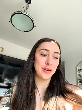 emiliasommer online show from 10.18.25