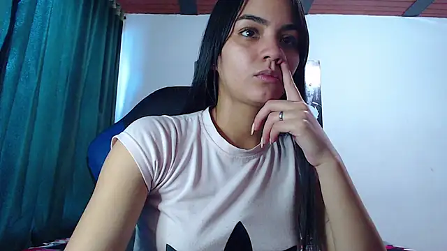 Snapshot of Ariel_Zeo1 chatting on 02.05.25 Ariel Zeo1 online show from 02.05.25