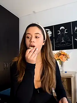 maliciaworld online show from 10.04.25