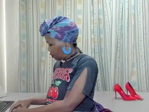 Snapshot of AfricanSquirtingQueen chatting on 11.01.25 AfricanSquirtingQueen online show from 11.01.25