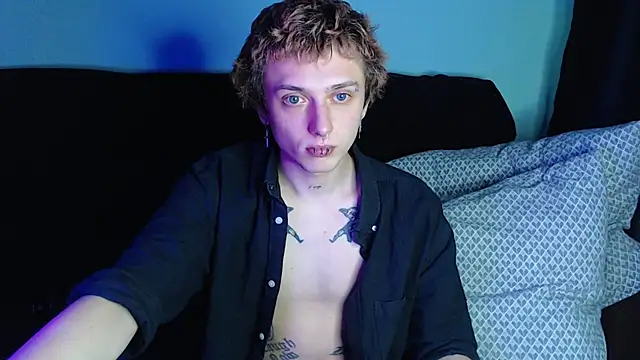 Snapshot of axxxturel chatting on 12.27.24 axxxturel online show from 12.27.24