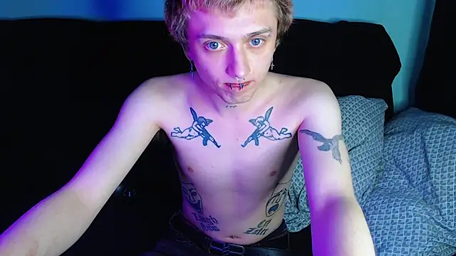 Snapshot of axxxturel chatting on 12.28.24 axxxturel online show from 12.28.24