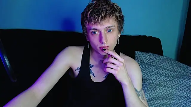 Snapshot of axxxturel chatting on 02.14.25 axxxturel online show from 02.14.25