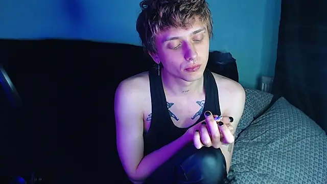 Snapshot of axxxturel chatting on 02.19.25 axxxturel online show from 02.19.25