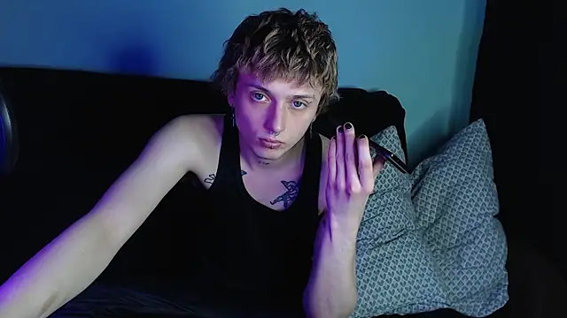 Snapshot of axxxturel chatting on 02.22.25 axxxturel online show from 02.22.25