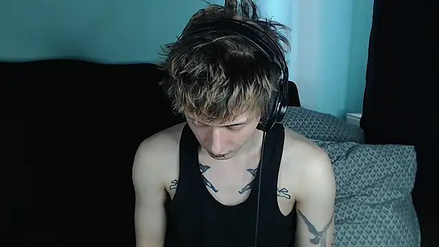 Snapshot of axxxturel chatting on 02.26.25 axxxturel online show from 02.26.25