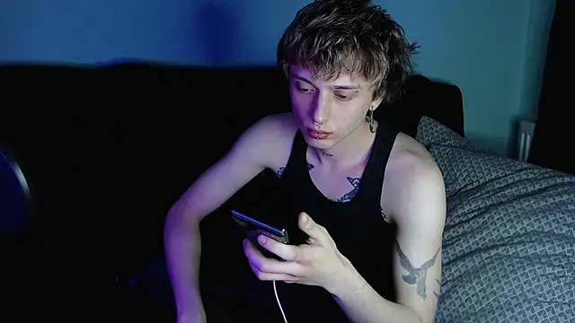 Snapshot of axxxturel chatting on 03.19.25 axxxturel online show from 03.19.25