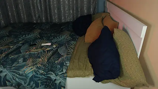 Snapshot of axxxturel chatting on 09.14.25 axxxturel online show from 09.14.25