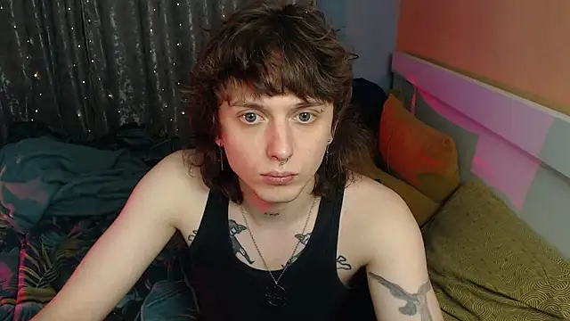 Snapshot of axxxturel chatting on 12.18.25 axxxturel online show from 12.18.25