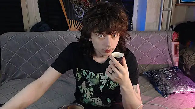 Snapshot of axxxturel chatting on 06.18.26 axxxturel online show from 06.18.26