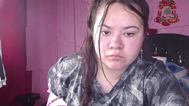 NikkiRous  online show from 02.13.25