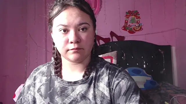 NikkiRous  online show from 02.17.25